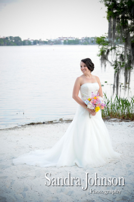 Best Lakeside wedding at Paradise Cove in Orlando, Florida - Wedding photographer - Sandra Johnson (SJFoto.com)